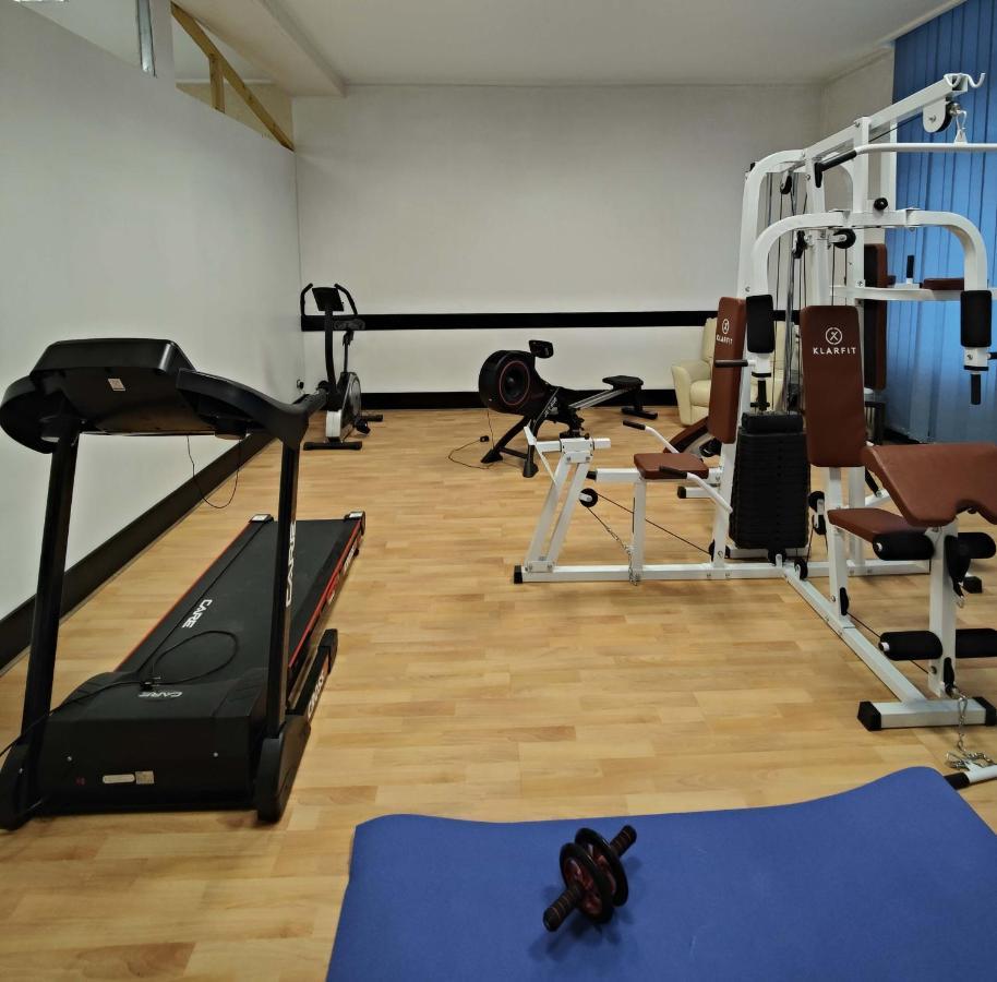 Hotel Terminus - Pizzeria Pizz'A Gogo - Salle De Sport - Face A La Gare ロン・ル・ソーニエ エクステリア 写真