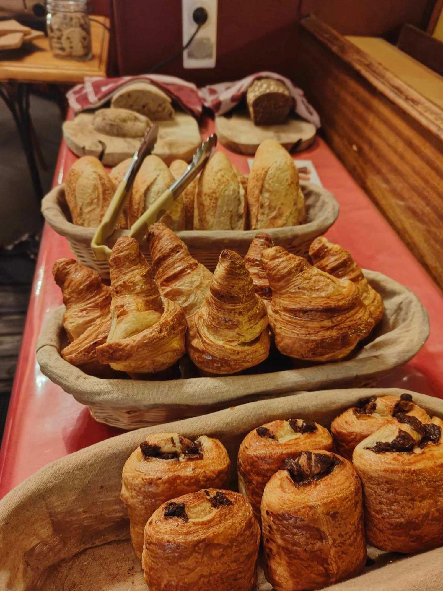 Hotel Terminus - Pizzeria Pizz'A Gogo - Salle De Sport - Face A La Gare ロン・ル・ソーニエ エクステリア 写真
