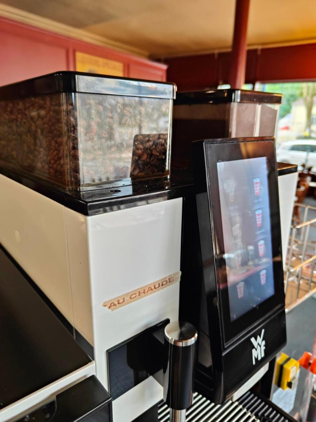 Hotel Terminus - Pizzeria Pizz'A Gogo - Salle De Sport - Face A La Gare ロン・ル・ソーニエ エクステリア 写真