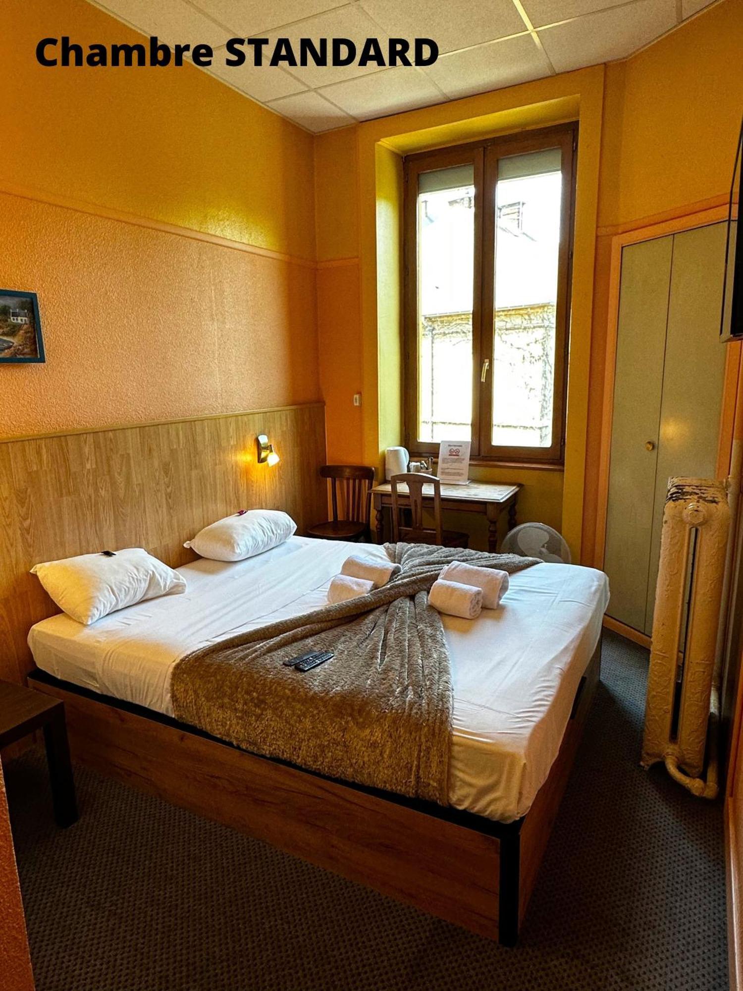 Hotel Terminus - Pizzeria Pizz'A Gogo - Salle De Sport - Face A La Gare ロン・ル・ソーニエ エクステリア 写真