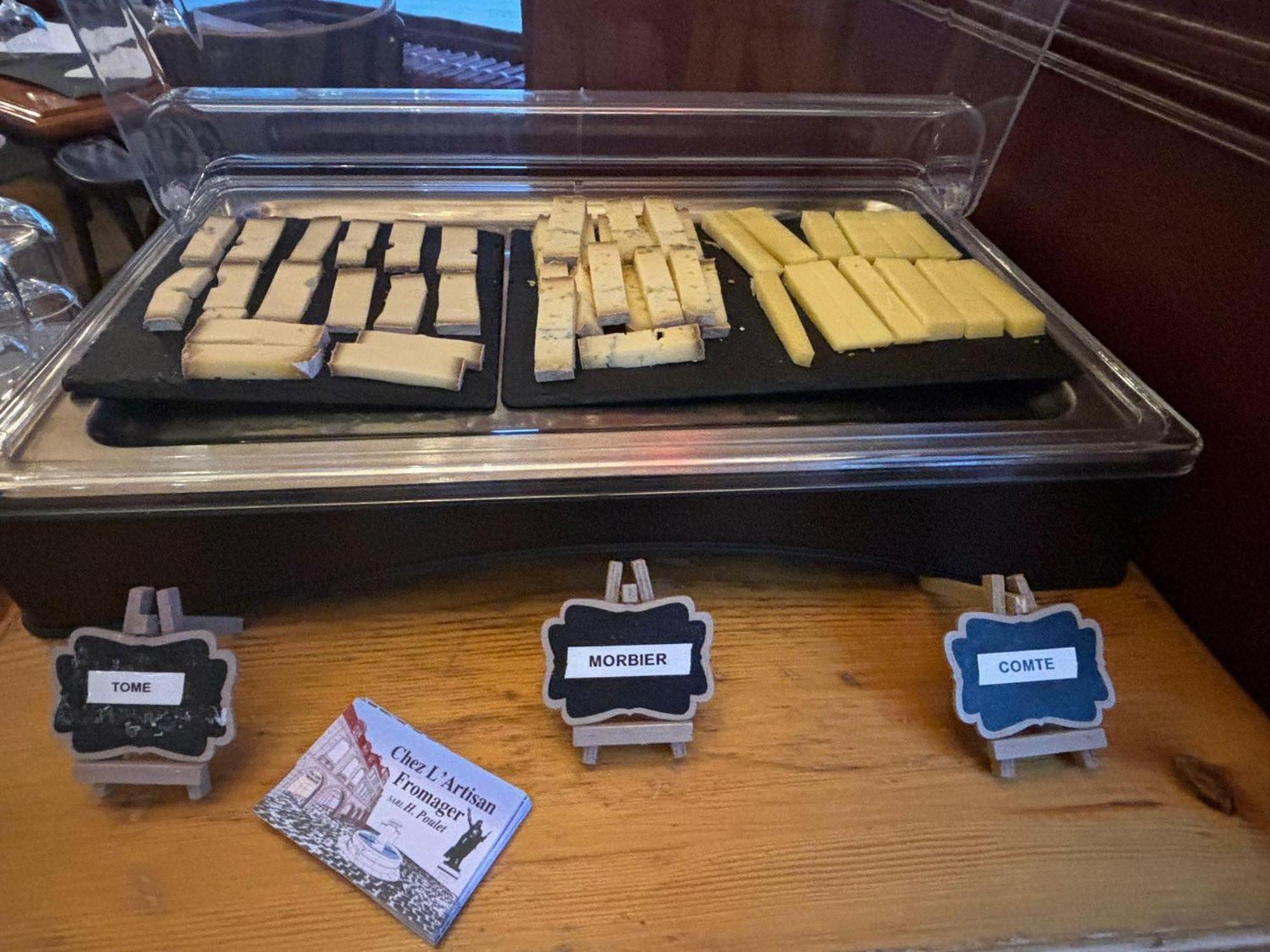 Hotel Terminus - Pizzeria Pizz'A Gogo - Salle De Sport - Face A La Gare ロン・ル・ソーニエ エクステリア 写真