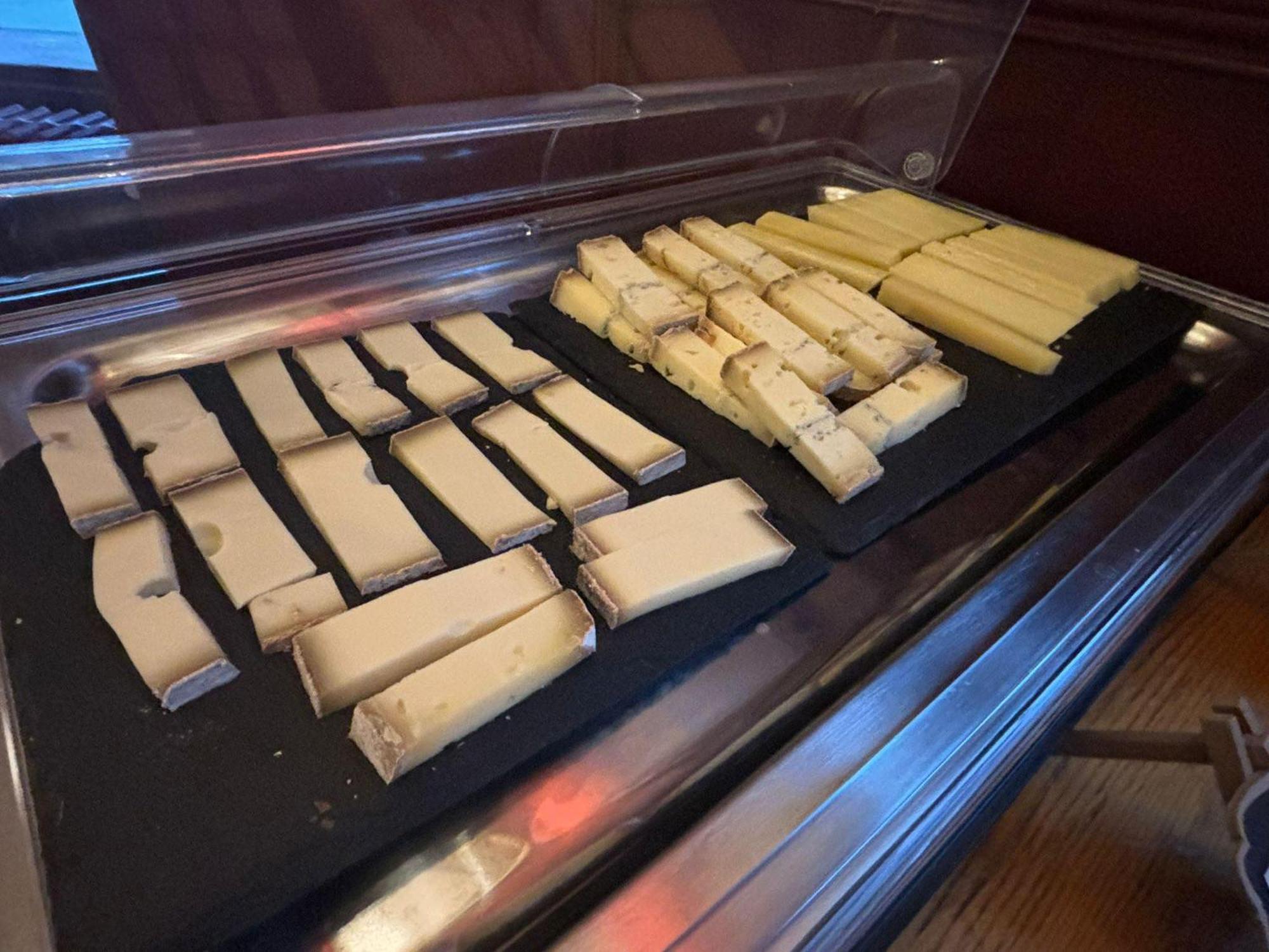 Hotel Terminus - Pizzeria Pizz'A Gogo - Salle De Sport - Face A La Gare ロン・ル・ソーニエ エクステリア 写真