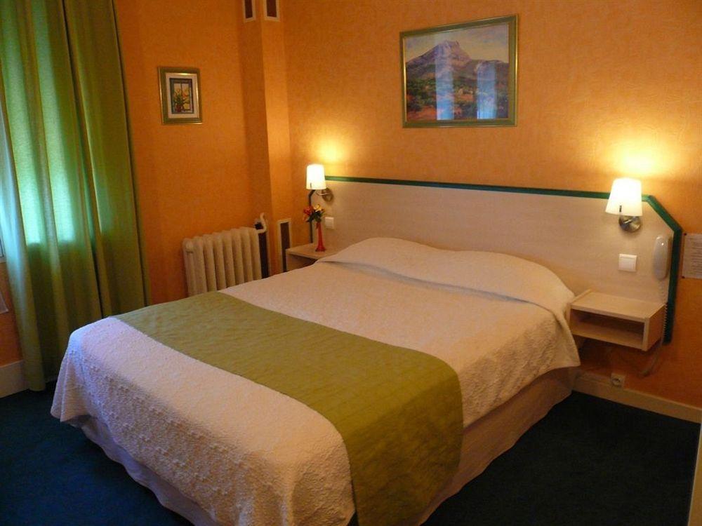 Hotel Terminus - Pizzeria Pizz'A Gogo - Salle De Sport - Face A La Gare ロン・ル・ソーニエ エクステリア 写真
