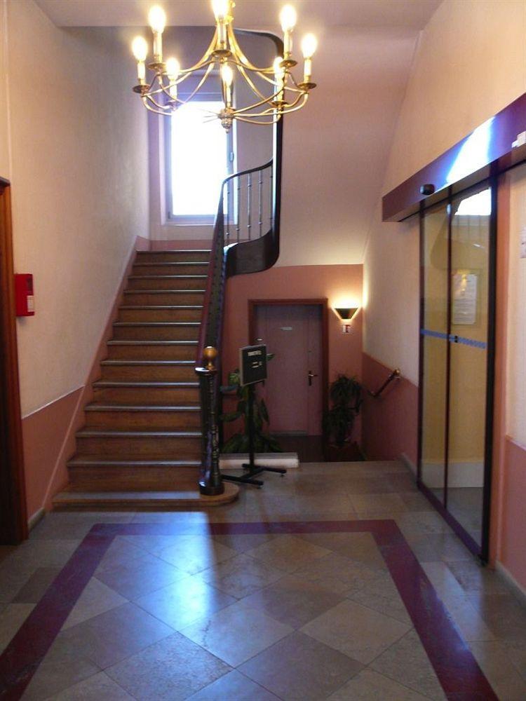 Hotel Terminus - Pizzeria Pizz'A Gogo - Salle De Sport - Face A La Gare ロン・ル・ソーニエ エクステリア 写真