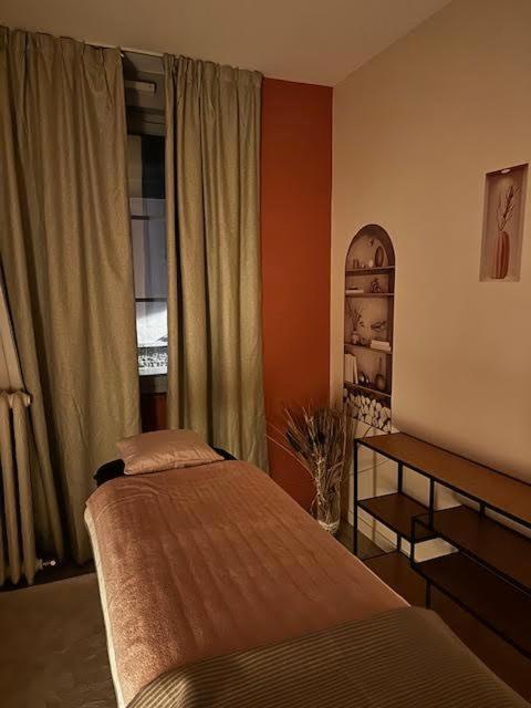 Hotel Terminus - Pizzeria Pizz'A Gogo - Salle De Sport - Face A La Gare ロン・ル・ソーニエ エクステリア 写真