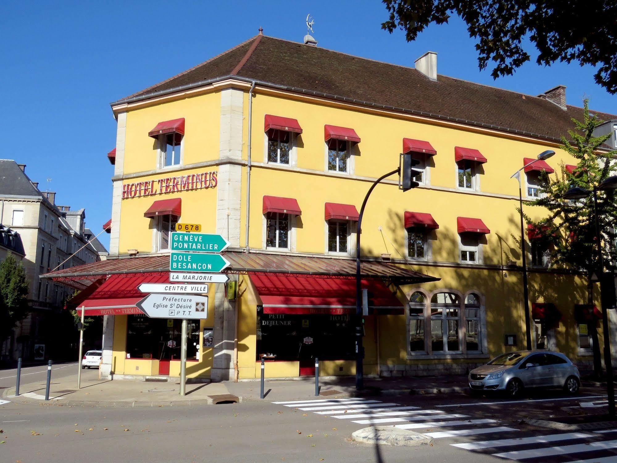 Hotel Terminus - Pizzeria Pizz'A Gogo - Salle De Sport - Face A La Gare ロン・ル・ソーニエ エクステリア 写真