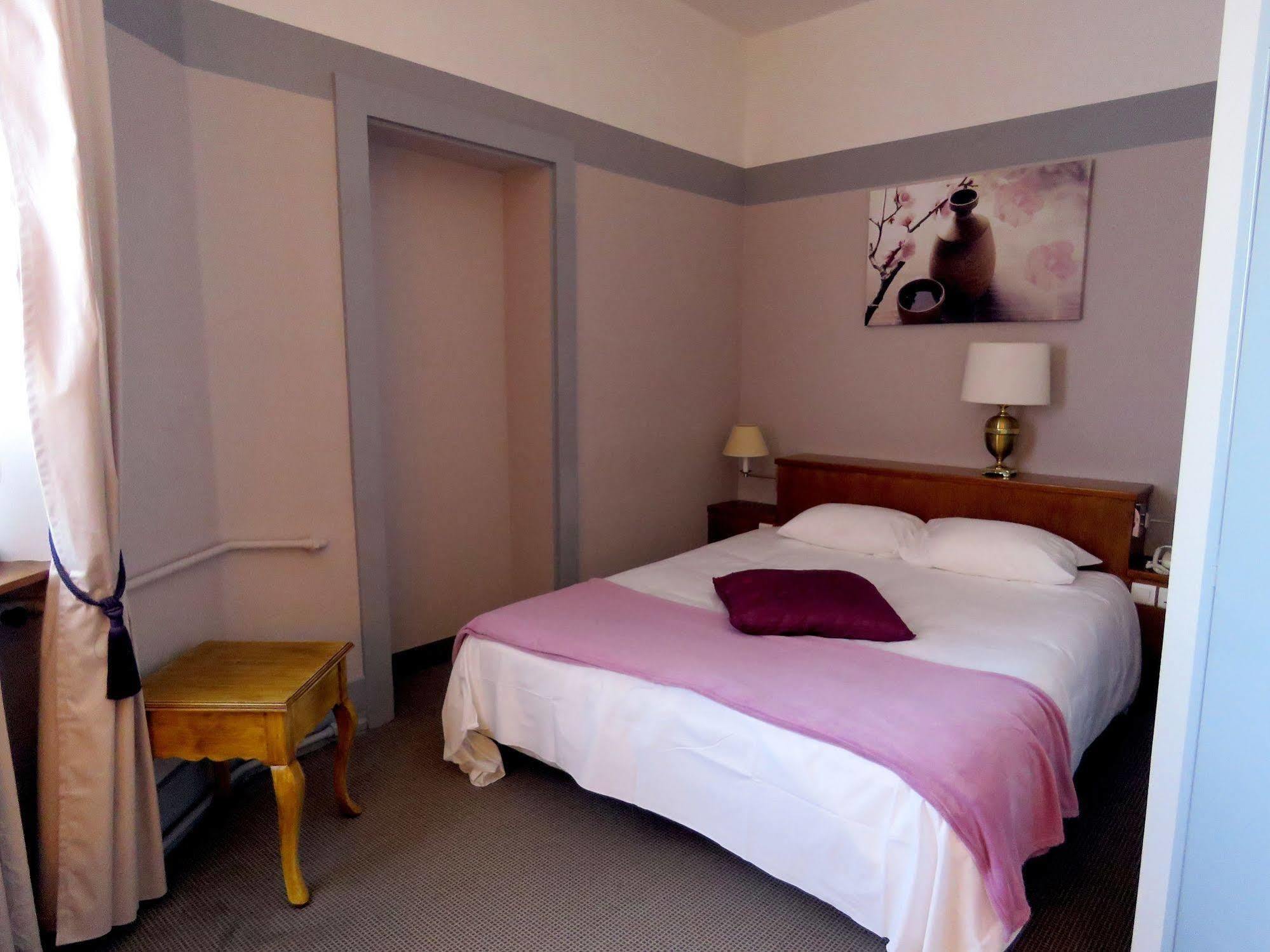 Hotel Terminus - Pizzeria Pizz'A Gogo - Salle De Sport - Face A La Gare ロン・ル・ソーニエ エクステリア 写真