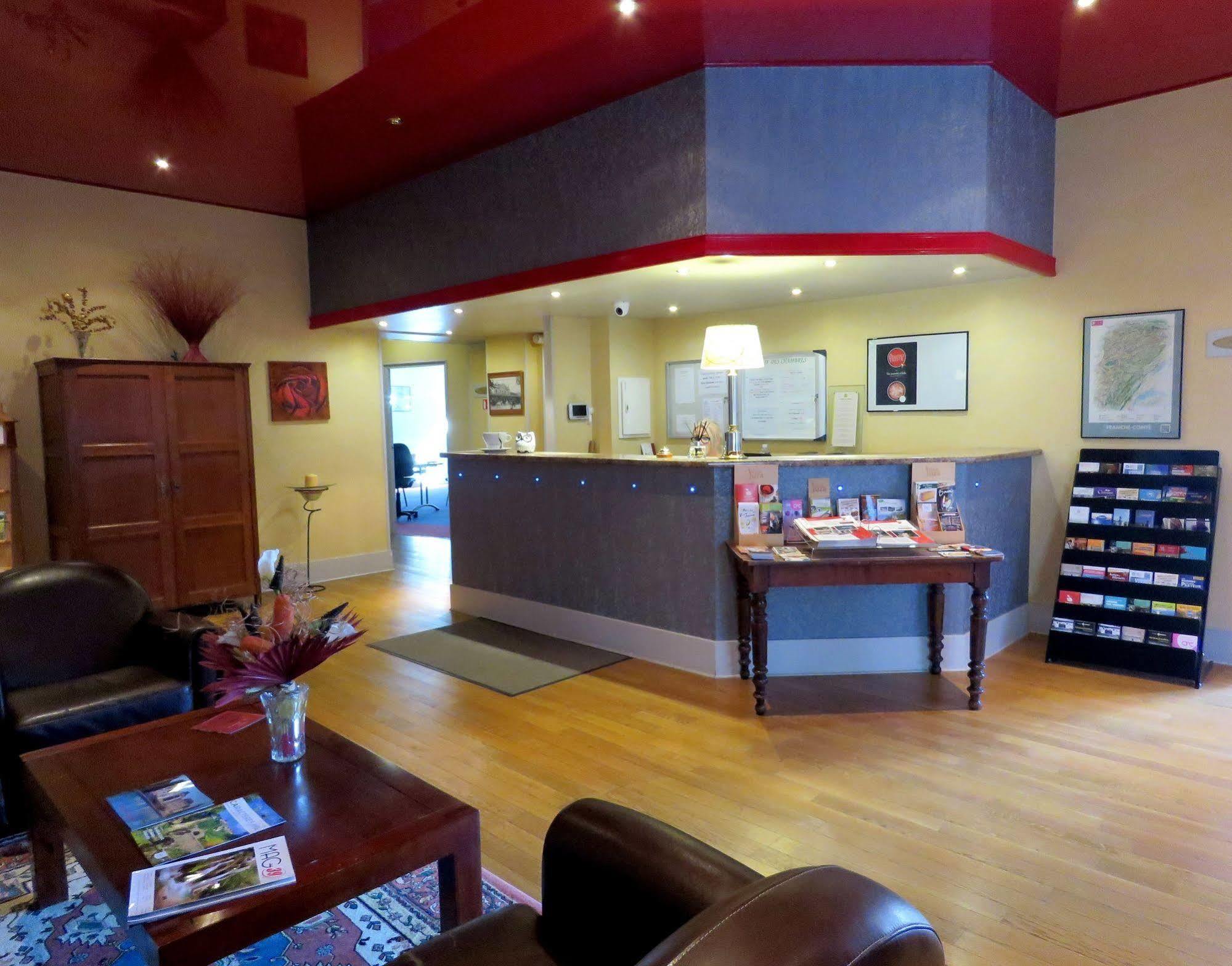 Hotel Terminus - Pizzeria Pizz'A Gogo - Salle De Sport - Face A La Gare ロン・ル・ソーニエ エクステリア 写真