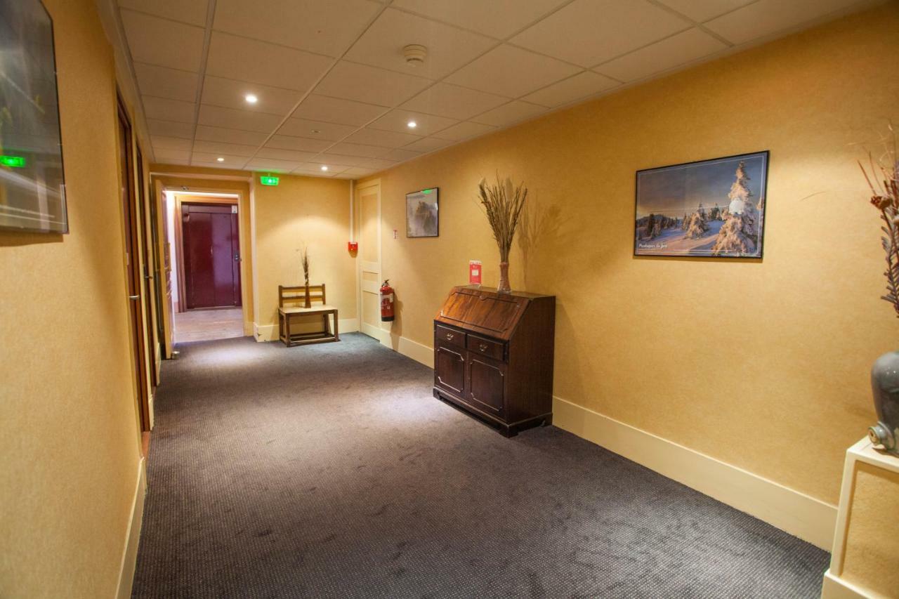 Hotel Terminus - Pizzeria Pizz'A Gogo - Salle De Sport - Face A La Gare ロン・ル・ソーニエ エクステリア 写真
